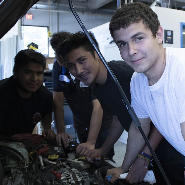 automotive tech students in class